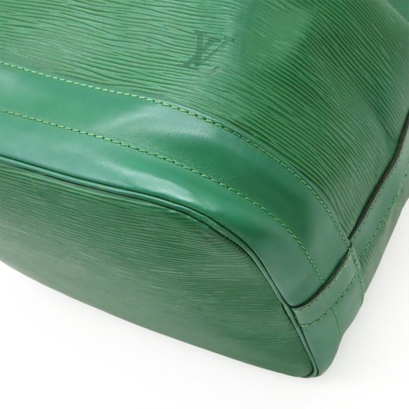 LOUIS VUITTON Green Shoulder Bag - Picture 4 of 8